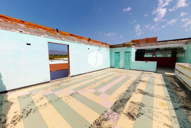 Z drugiej ręki - Szalet -
Albatera - Inland