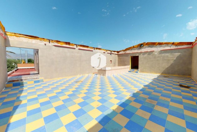 Z drugiej ręki - Szalet -
Albatera - Inland