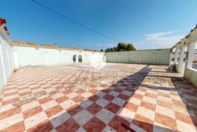 Z drugiej ręki - Szalet -
Albatera - Inland