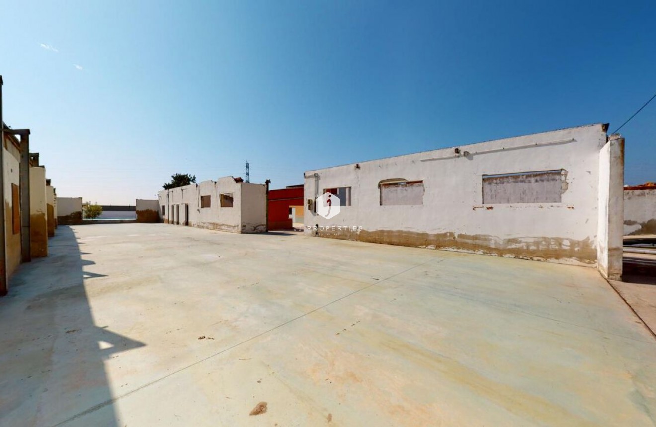 Z drugiej ręki - Szalet -
Albatera - Inland