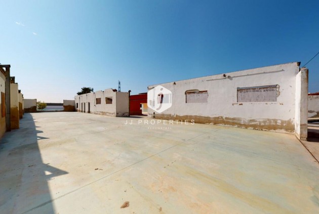 Z drugiej ręki - Szalet -
Albatera - Inland