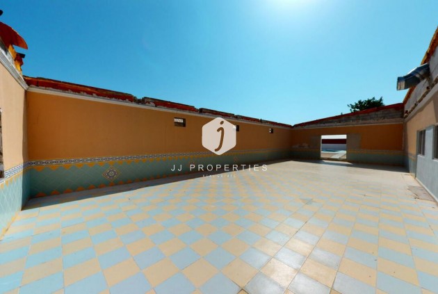 Z drugiej ręki - Szalet -
Albatera - Inland