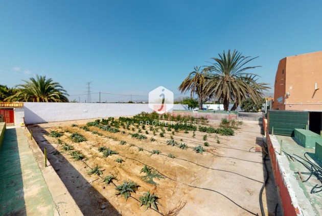 Z drugiej ręki - Szalet -
Albatera - Inland