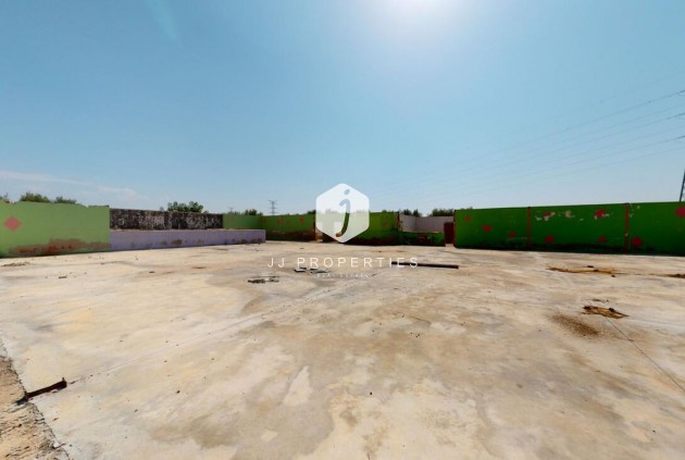 Z drugiej ręki - Szalet -
Albatera - Inland