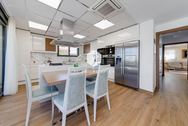 Resale - Villa -
Torrevieja - Costa Blanca