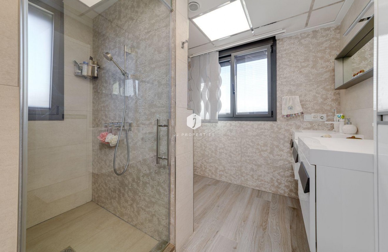 Resale - Villa -
Torrevieja - Costa Blanca