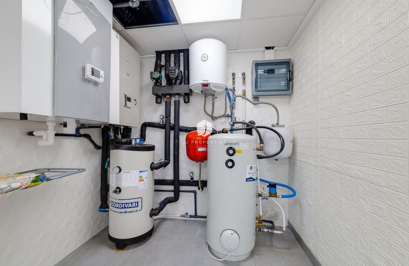 Resale - Villa -
Torrevieja - Costa Blanca