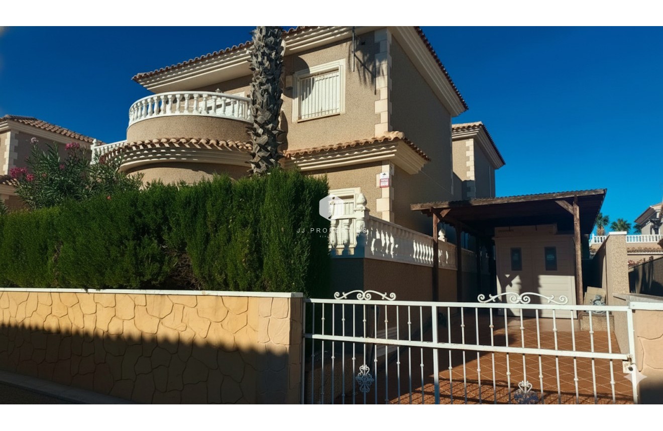 Resale - Villa -
Los Balcones - Costa Blanca
