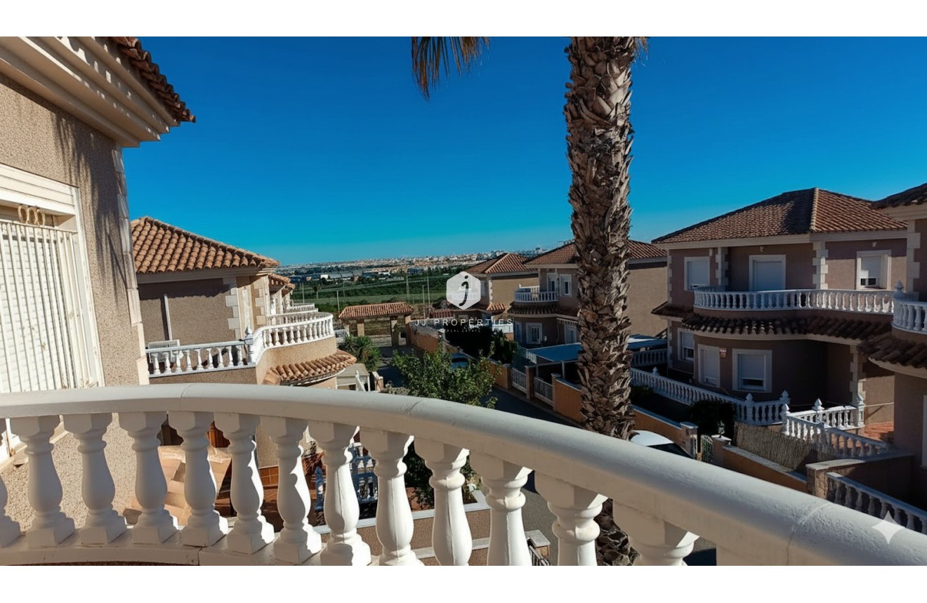 Resale - Villa -
Los Balcones - Costa Blanca