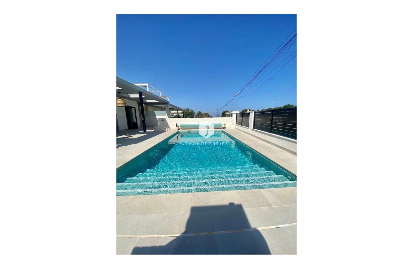 Resale - Villa -
Los Balcones - Costa Blanca