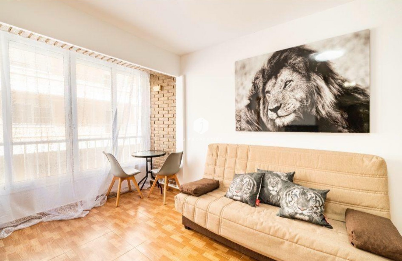 Tweedehands - Appartement / flat -
Torrevieja - La Mata Pueblo