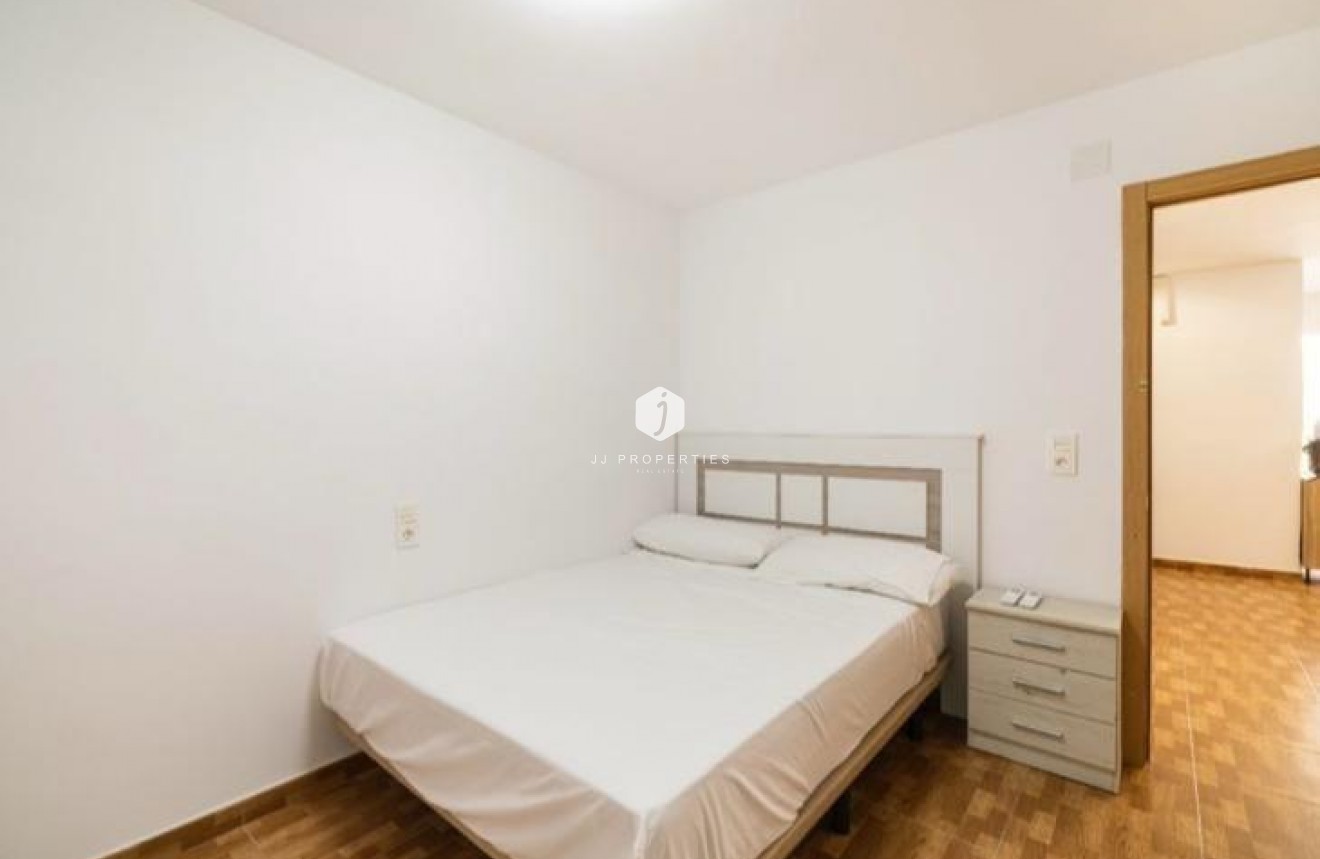 Tweedehands - Appartement / flat -
Torrevieja - La Mata Pueblo