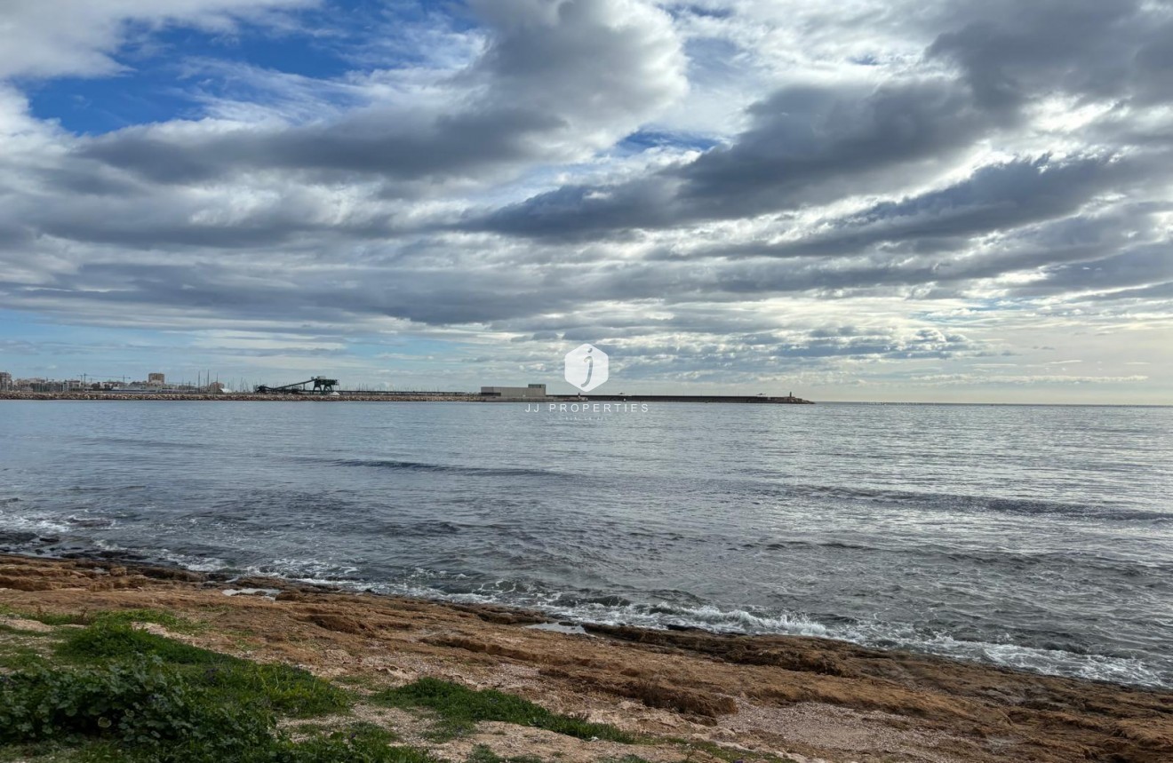 Resale - Apartment / flat -
Torrevieja - Playa de los Naufragos