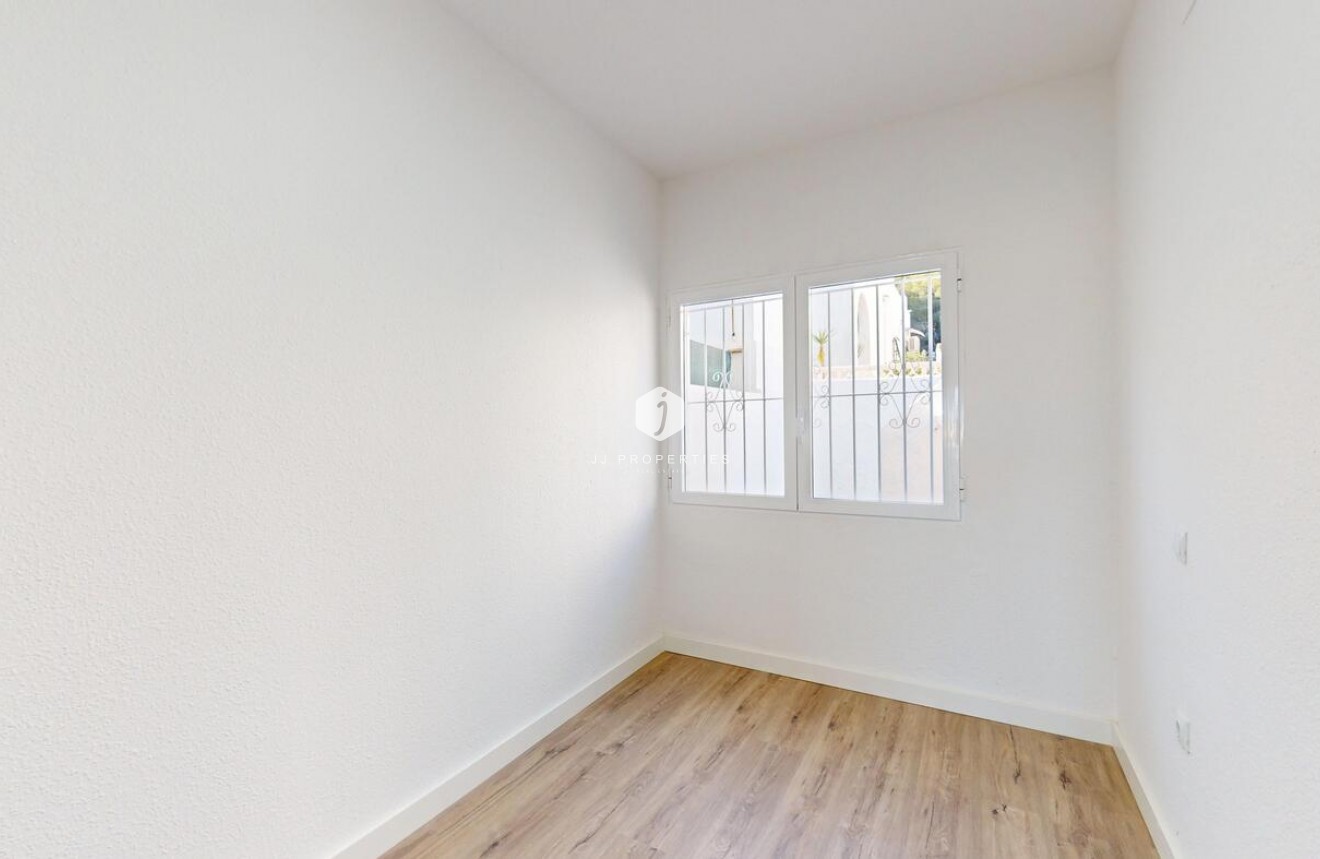 Z drugiej ręki - Szalet -
Orihuela Costa - Costa Blanca