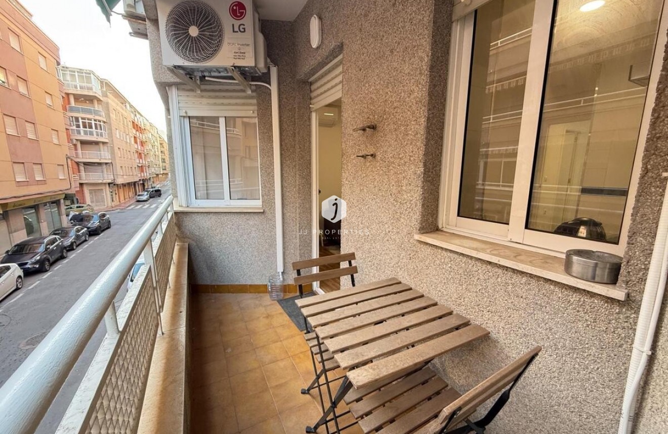 Z drugiej ręki - Mieszkanie w bloku -
Torrevieja - Costa Blanca