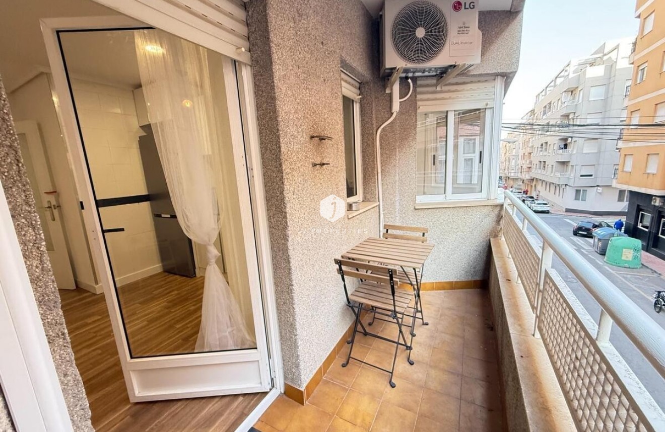 Z drugiej ręki - Mieszkanie w bloku -
Torrevieja - Costa Blanca