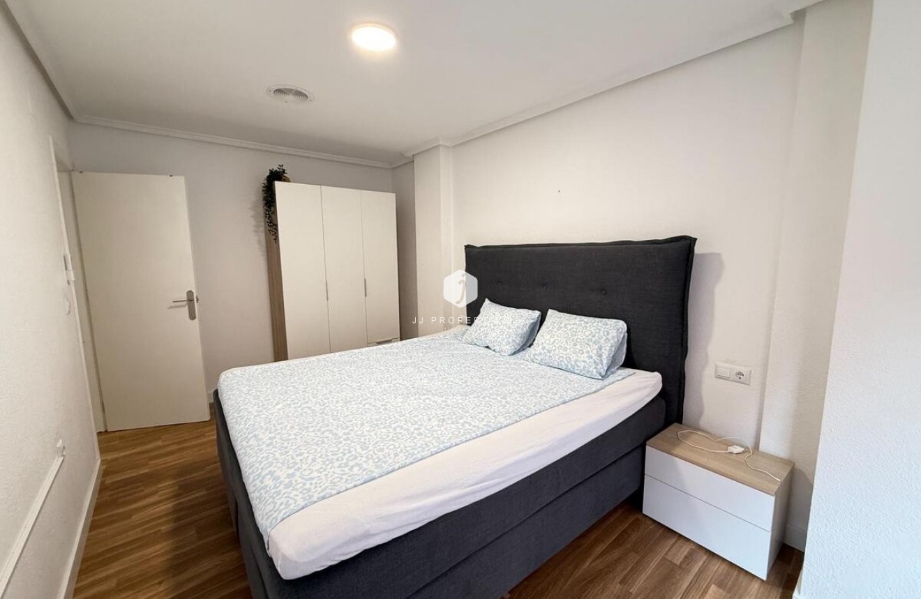 Z drugiej ręki - Mieszkanie w bloku -
Torrevieja - Costa Blanca