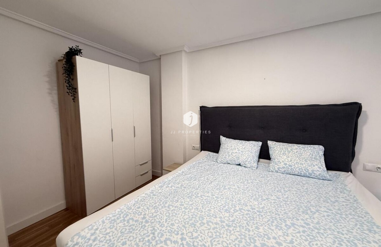 Z drugiej ręki - Mieszkanie w bloku -
Torrevieja - Costa Blanca