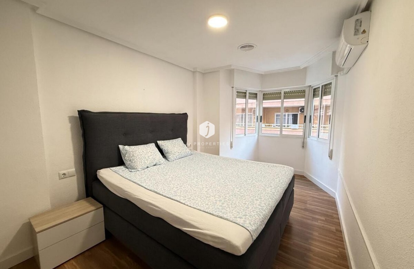 Z drugiej ręki - Mieszkanie w bloku -
Torrevieja - Costa Blanca