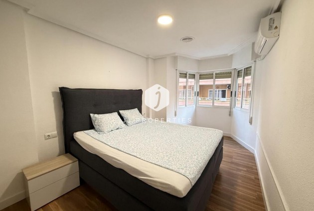 Z drugiej ręki - Mieszkanie w bloku -
Torrevieja - Costa Blanca