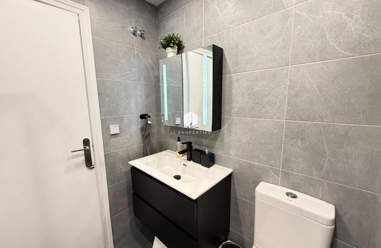 Z drugiej ręki - Mieszkanie w bloku -
Torrevieja - Costa Blanca