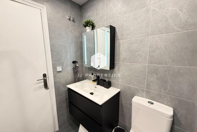 Z drugiej ręki - Mieszkanie w bloku -
Torrevieja - Costa Blanca