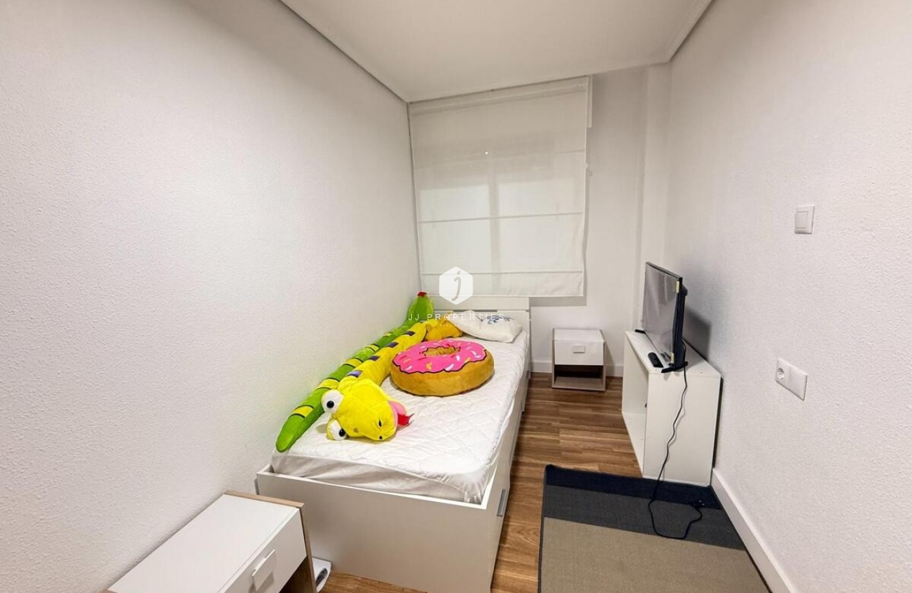 Z drugiej ręki - Mieszkanie w bloku -
Torrevieja - Costa Blanca