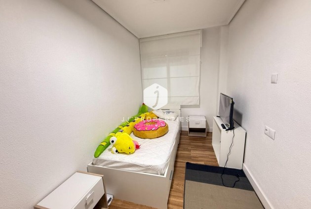 Z drugiej ręki - Mieszkanie w bloku -
Torrevieja - Costa Blanca