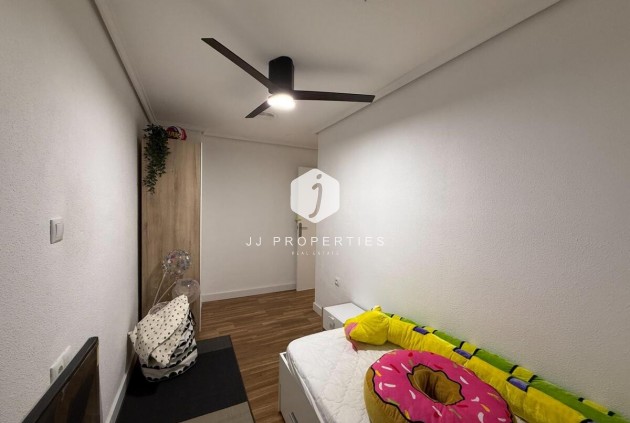 Z drugiej ręki - Mieszkanie w bloku -
Torrevieja - Costa Blanca