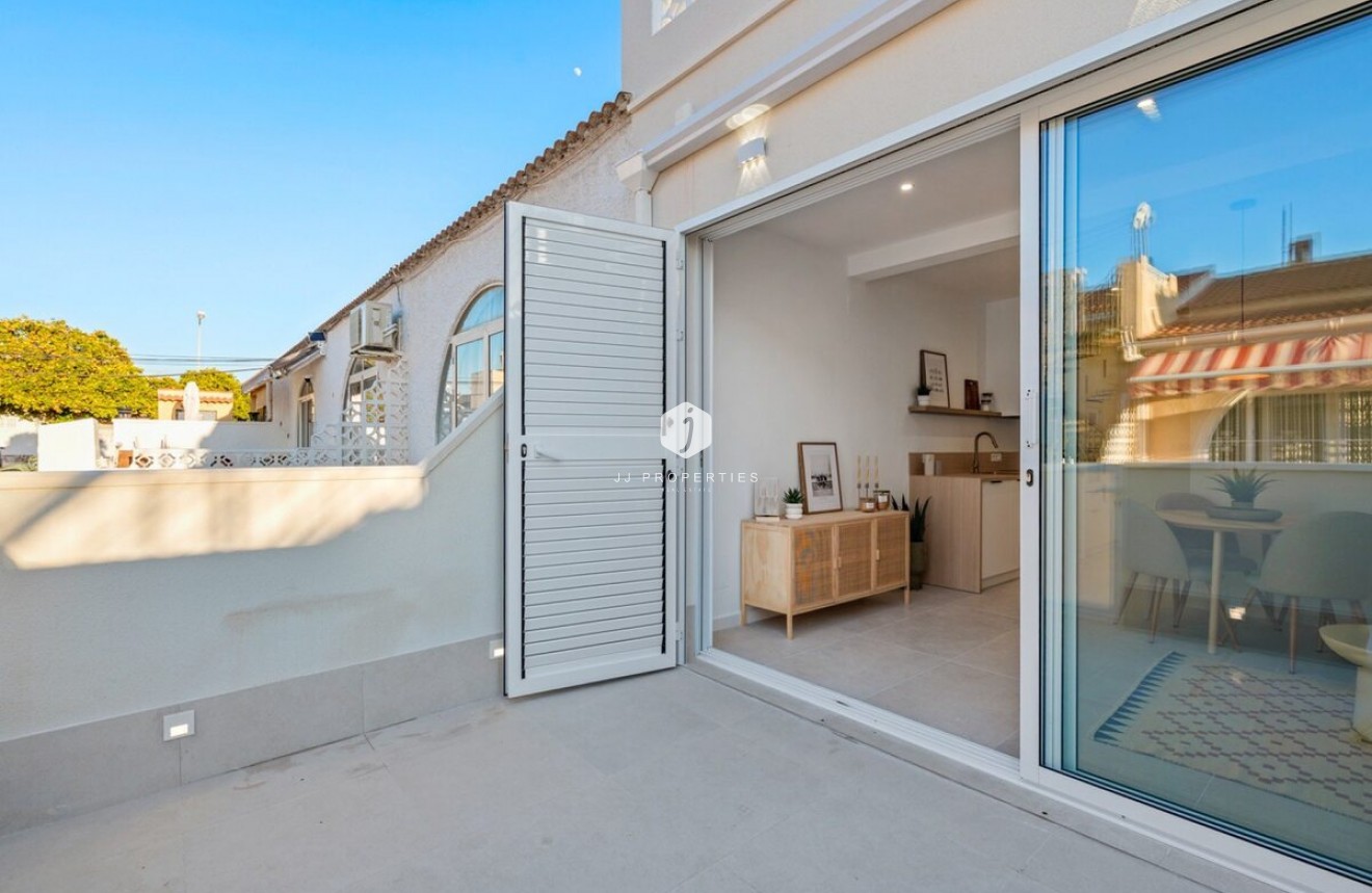 Z drugiej ręki - Szalet -
Torrevieja - Costa Blanca