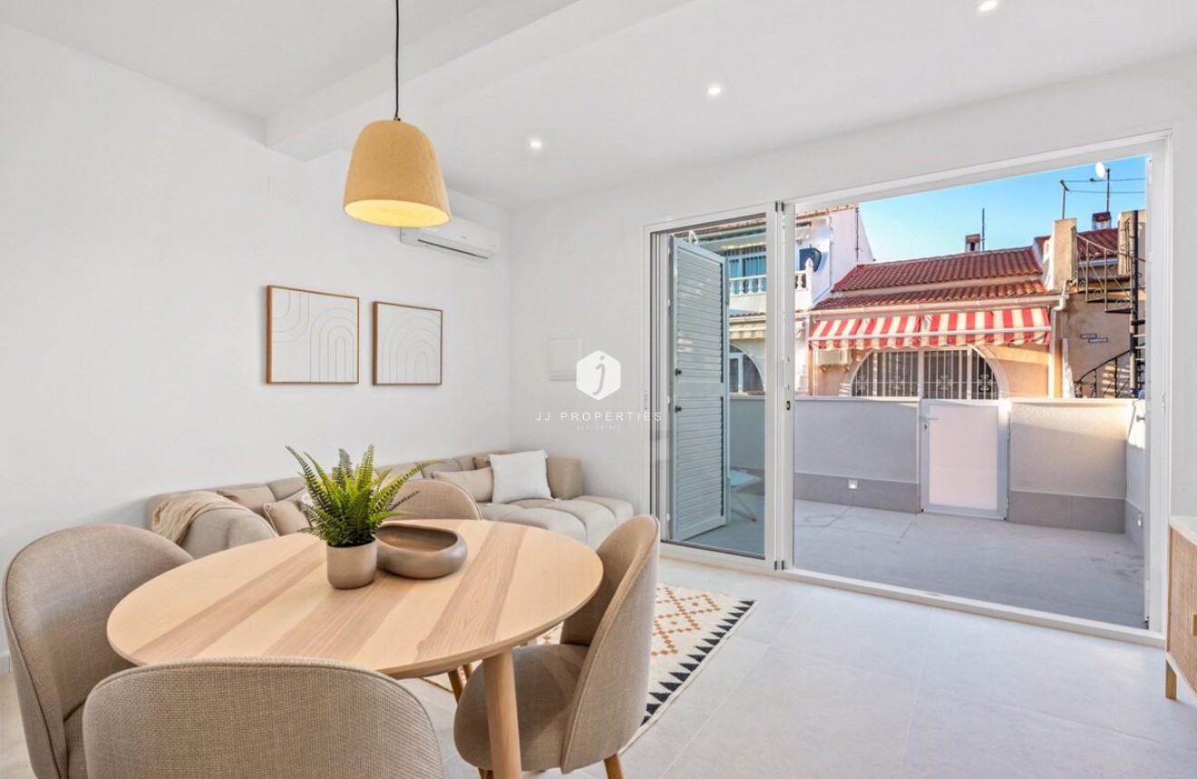 Z drugiej ręki - Szalet -
Torrevieja - Costa Blanca