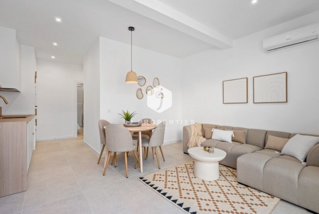 Z drugiej ręki - Szalet -
Torrevieja - Costa Blanca