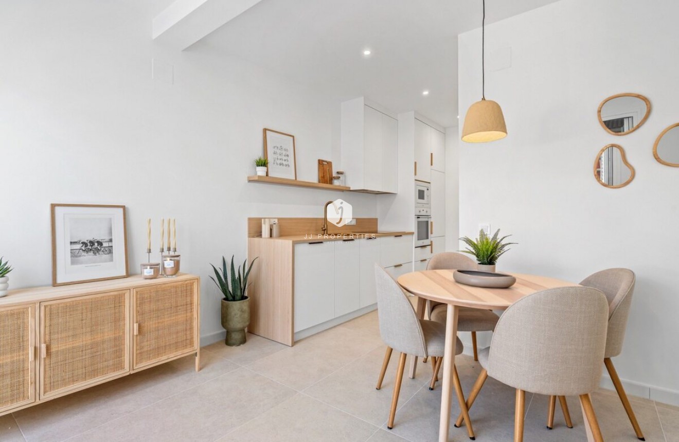 Z drugiej ręki - Szalet -
Torrevieja - Costa Blanca