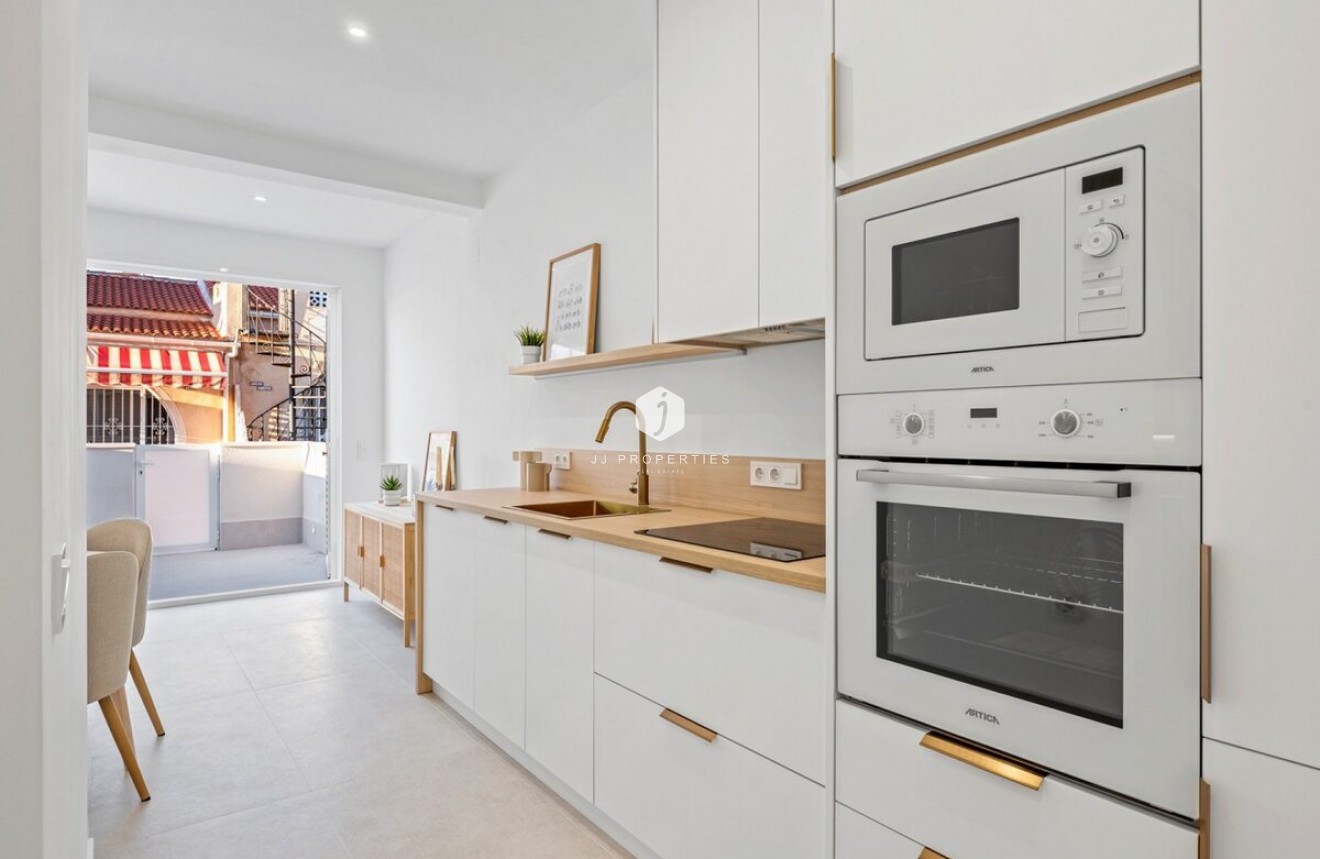 Z drugiej ręki - Szalet -
Torrevieja - Costa Blanca