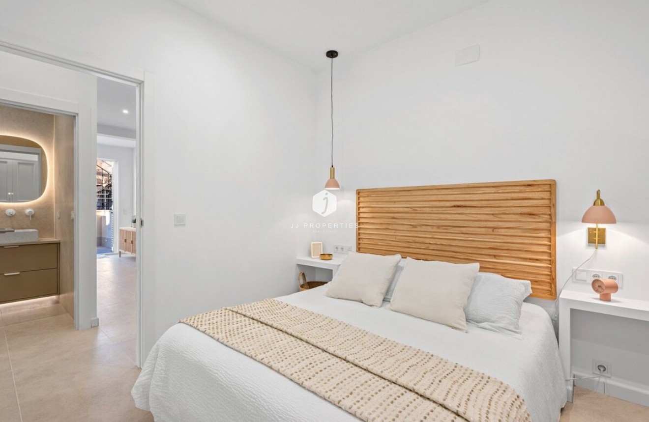 Z drugiej ręki - Szalet -
Torrevieja - Costa Blanca