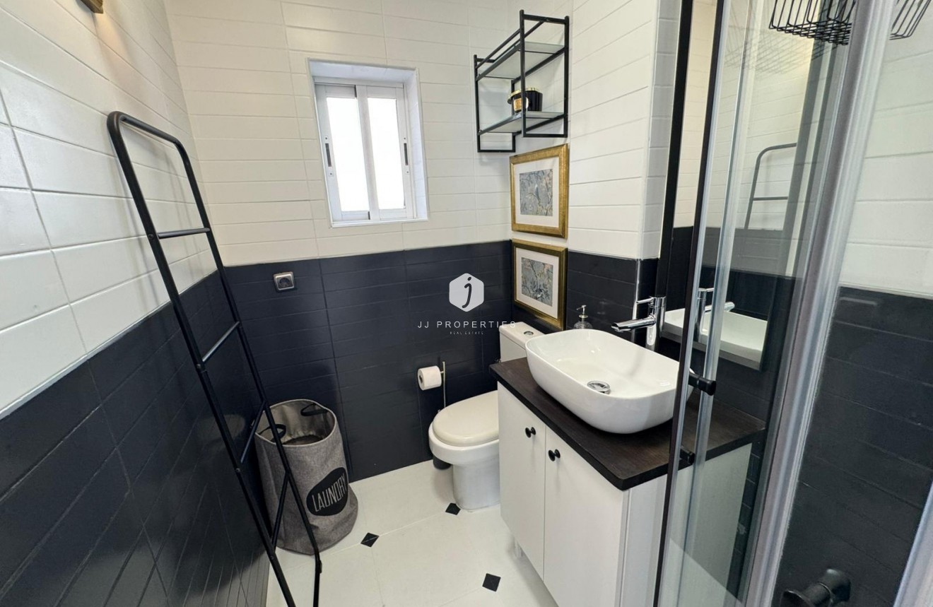 Resale - Bungalow -
Torrevieja - Costa Blanca