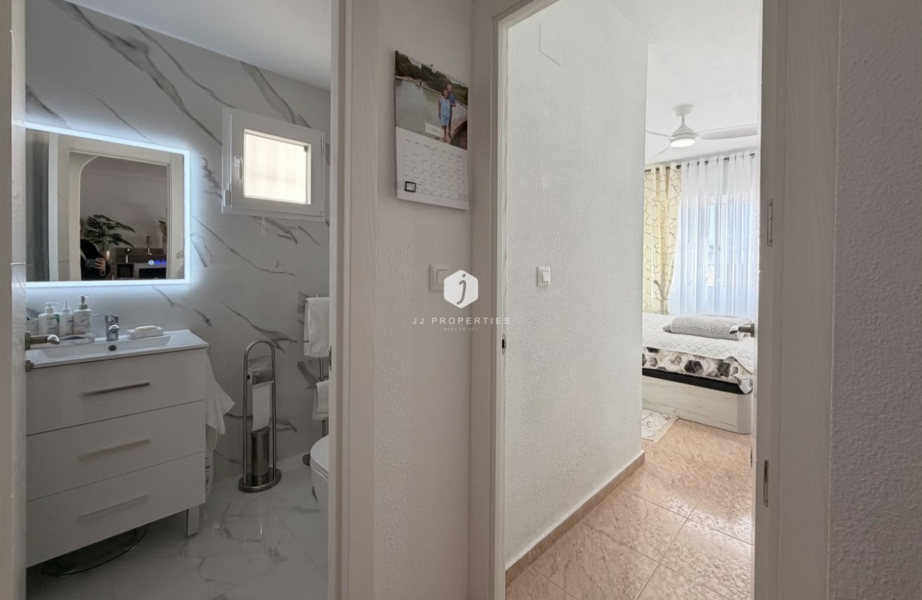 D'occasion - Appartement -
Torrevieja - Urb. Calas Blancas III