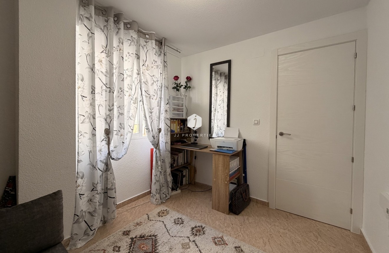 D'occasion - Appartement -
Torrevieja - Urb. Calas Blancas III