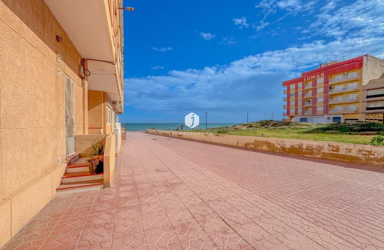 D'occasion - Appartement -
Torrevieja - La Mata Pueblo