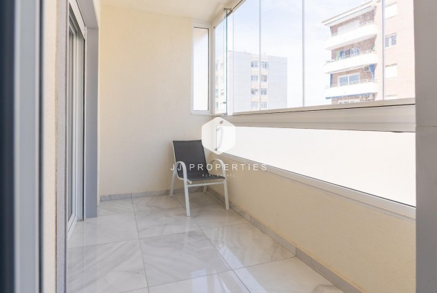 Resale - Chalet -
Torrevieja - Punta prima