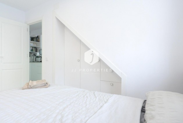 Resale - Chalet -
Torrevieja - Punta prima