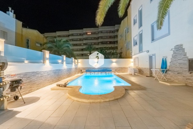 Resale - Chalet -
Torrevieja - Punta prima