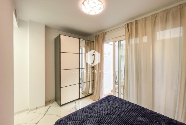 Resale - Apartment / flat -
Torrevieja - Playa del Cura