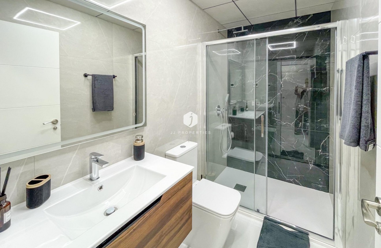 Resale - Apartment / flat -
Torrevieja - Playa del Cura