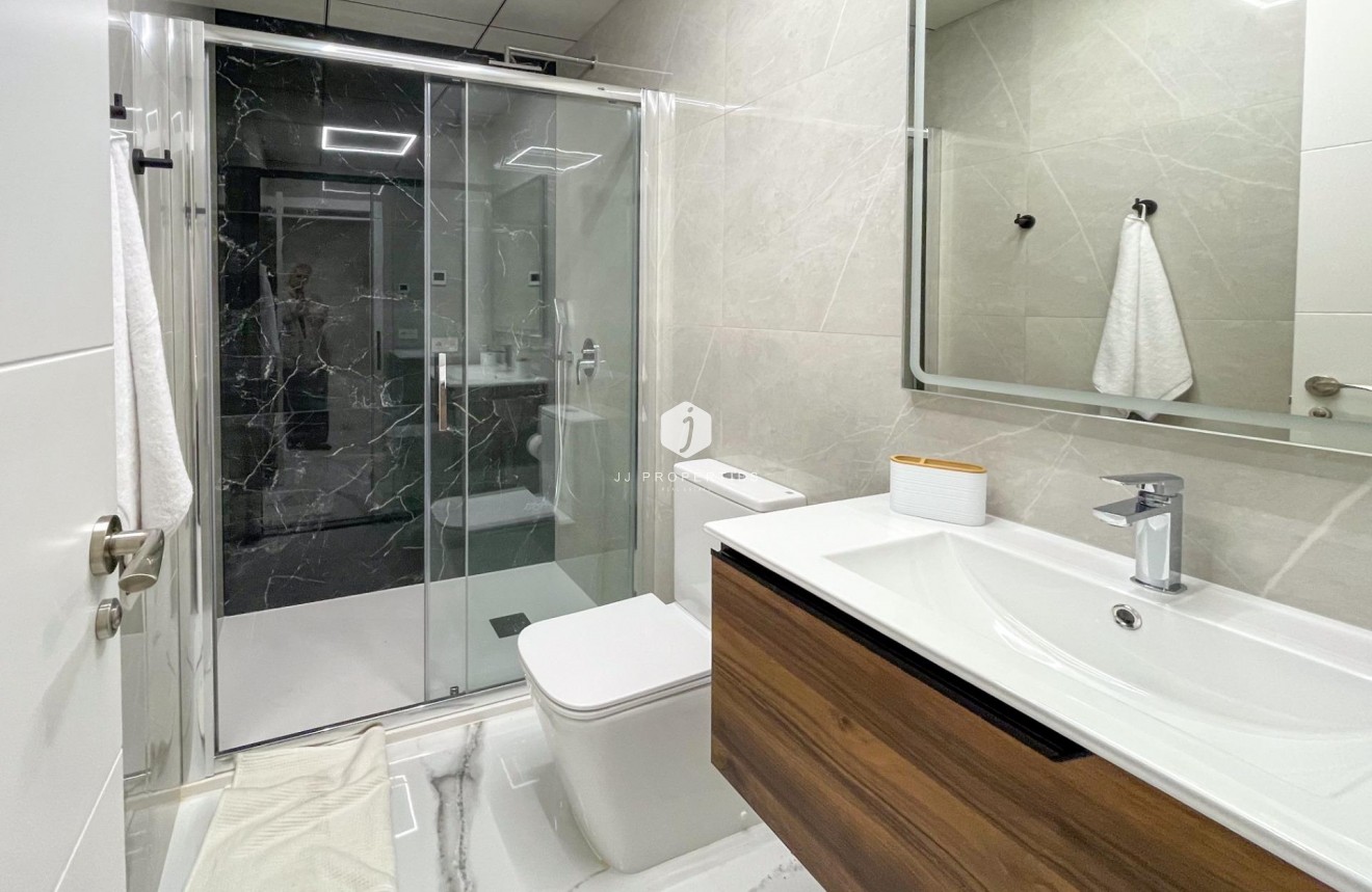 Resale - Apartment / flat -
Torrevieja - Playa del Cura