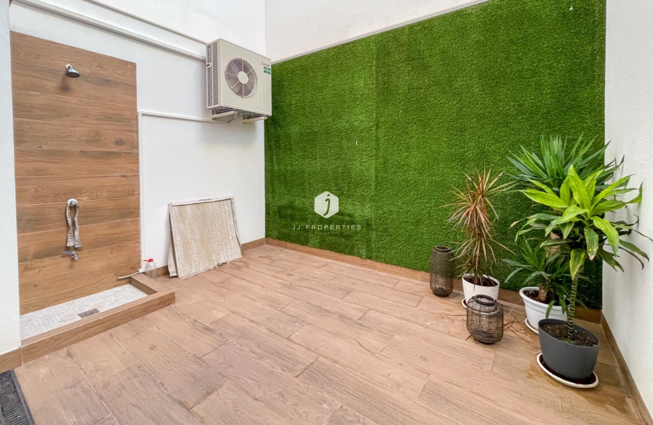 Resale - Apartment / flat -
Torrevieja - Playa del Cura