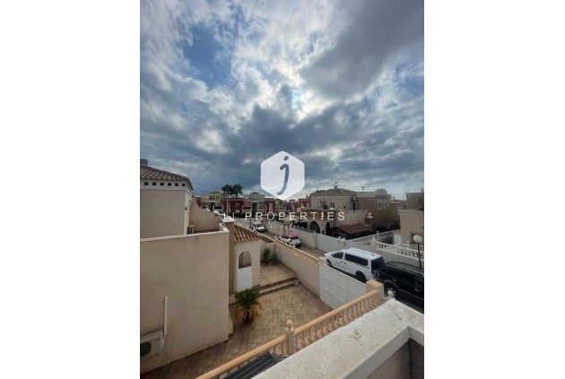 Resale - Chalet -
Torrevieja - aguas nuevas