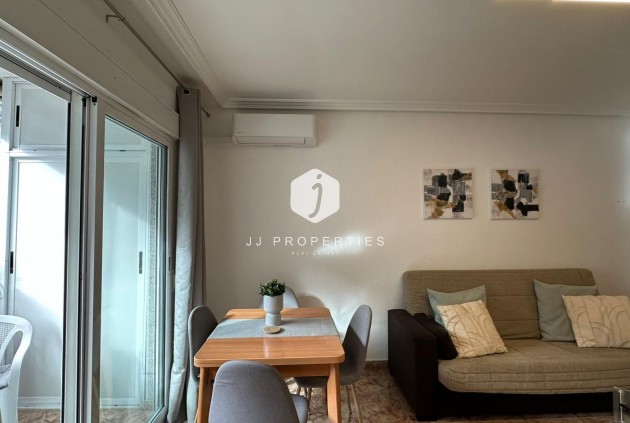 Resale - Apartment / flat -
Torrevieja - Estacion de autobuses