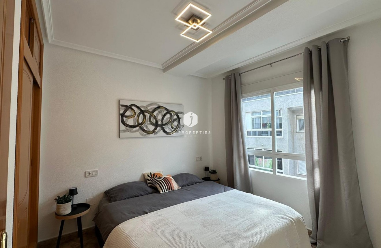 Resale - Apartment / flat -
Torrevieja - Estacion de autobuses