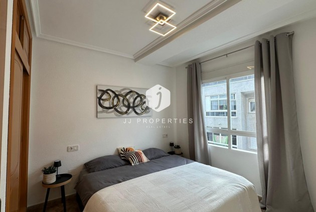 Resale - Apartment / flat -
Torrevieja - Estacion de autobuses